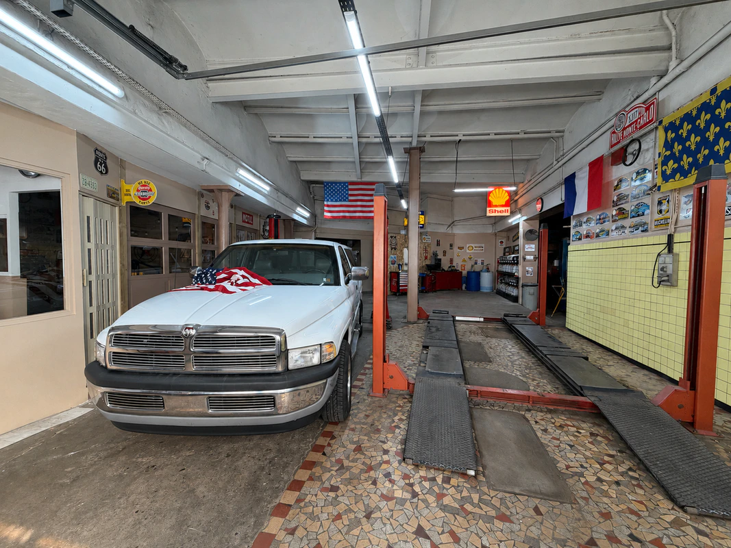 Importation Dodge Ram 1500 Laramie | Garage Vinson - Confiez votre projet d’importation de Dodge Ram 1500 Laramie au Garage Vinson : recherche aux États-Unis, sélection, démarches et restauration.